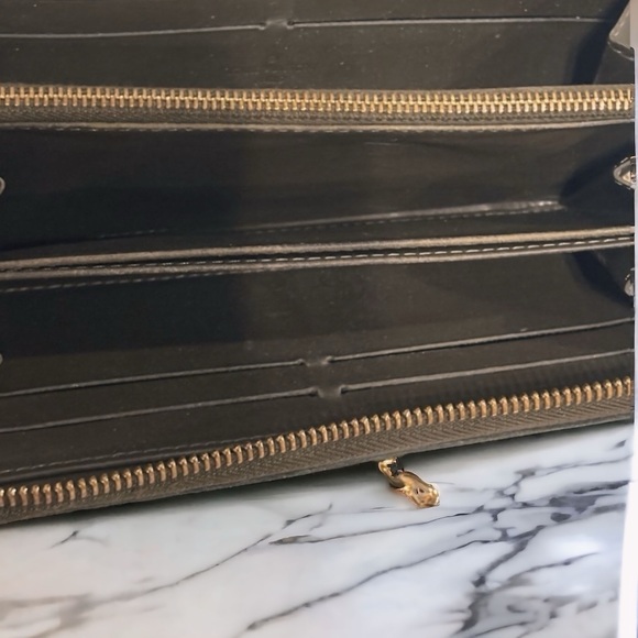 SOLD - Louis Vuitton Rare Long zippy ON CHAIN - Picture 14 of 16